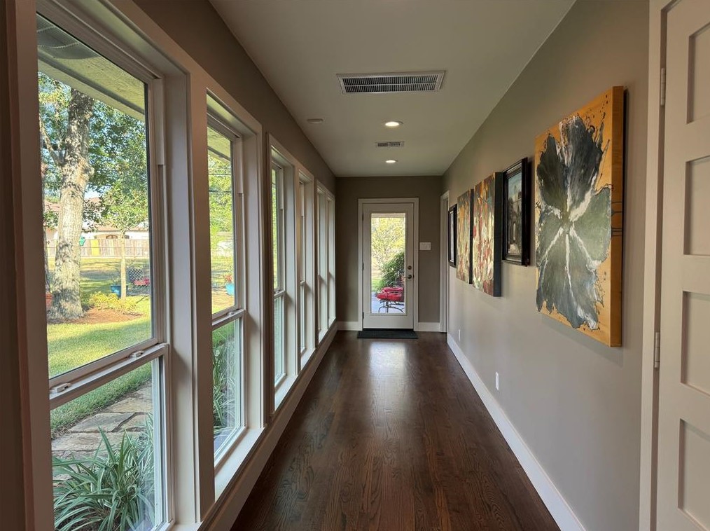 330 Wycliffe Dr, Houston TX  77043-3901 exterior