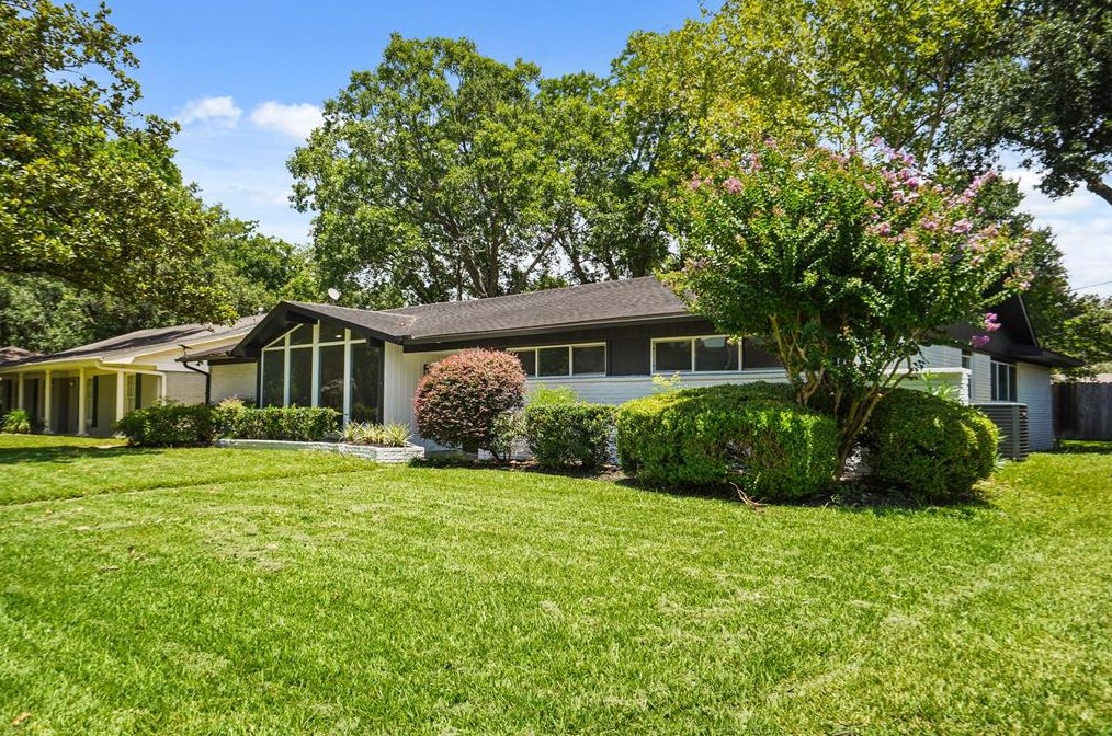 10719 Landsdowne Dr, Houston TX  77035-4345 exterior