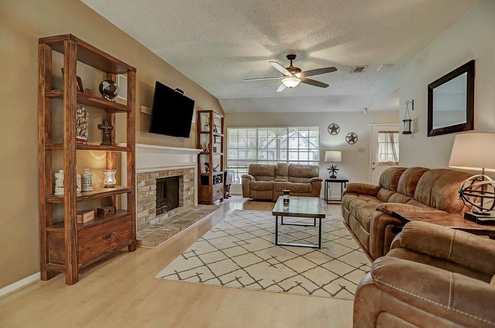 9622 Savile Cir, Houston TX  77065-4417 exterior
