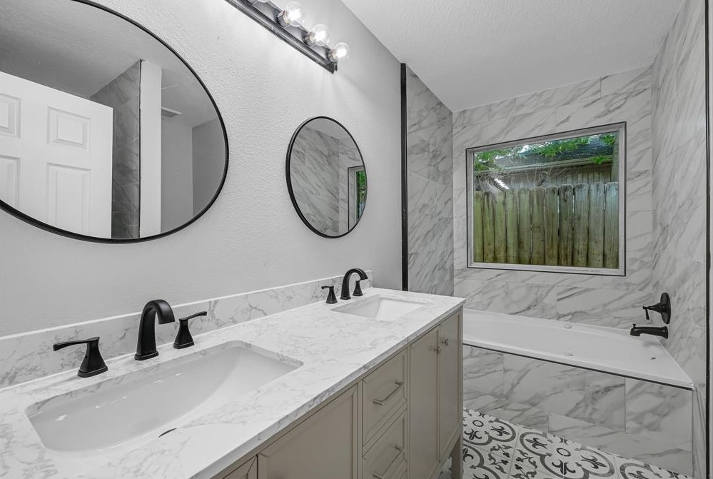4726 Callery Crk Dr, Houston TX  77053-3118 exterior