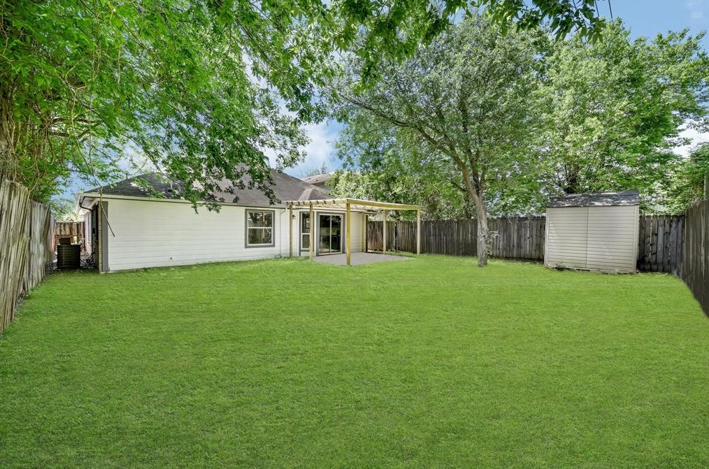 4726 Callery Crk Dr, Houston TX  77053-3118 exterior