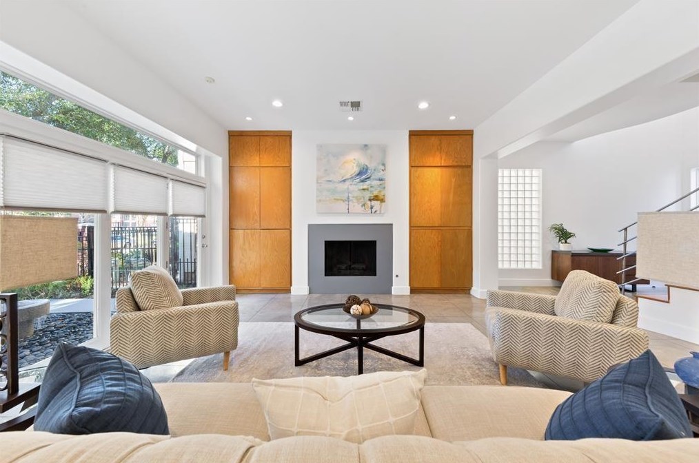 1343 Winrock Blvd, Houston TX  77057-1715 exterior