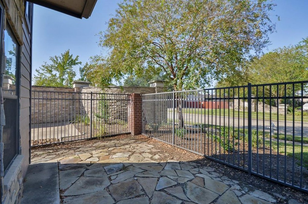 2358 Bermuda Shr Dr, Missouri City TX  77459-2141 exterior