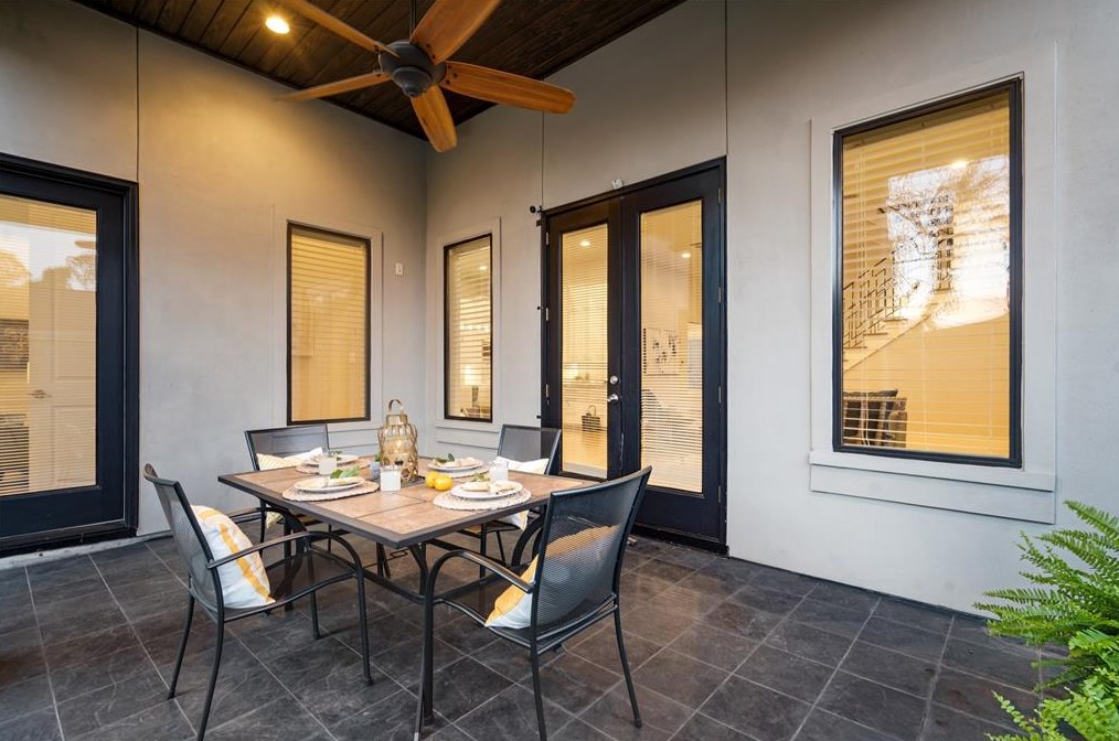 3707 Sun Vly Dr, Houston TX  77025-4137 exterior