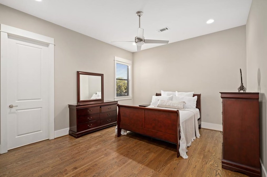 3707 Sun Vly Dr, Houston TX  77025-4137 exterior