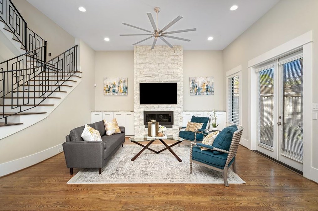 3707 Sun Vly Dr, Houston TX  77025-4137 exterior