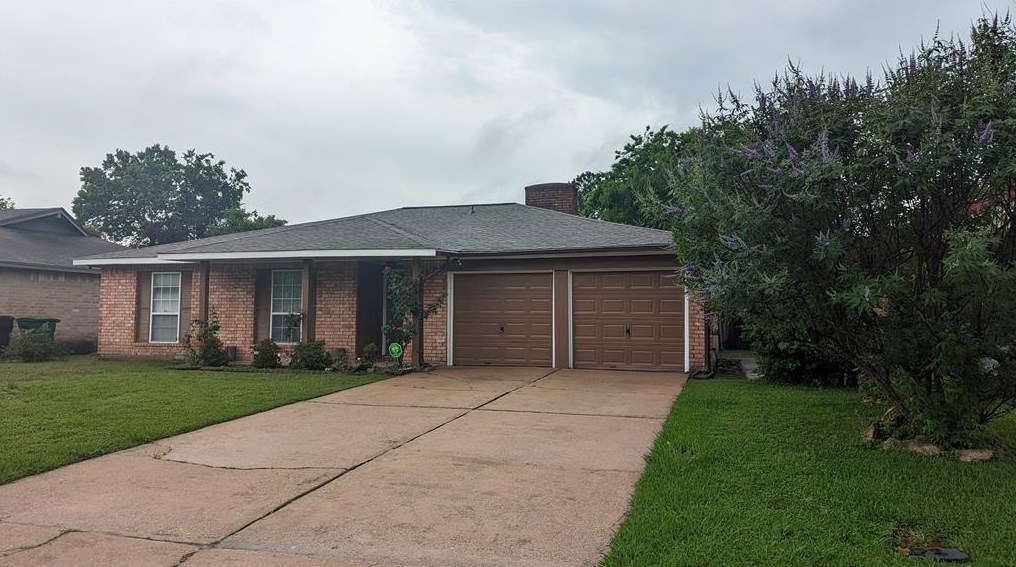 6130 Pinesap Dr, Houston TX  77072-1030 exterior