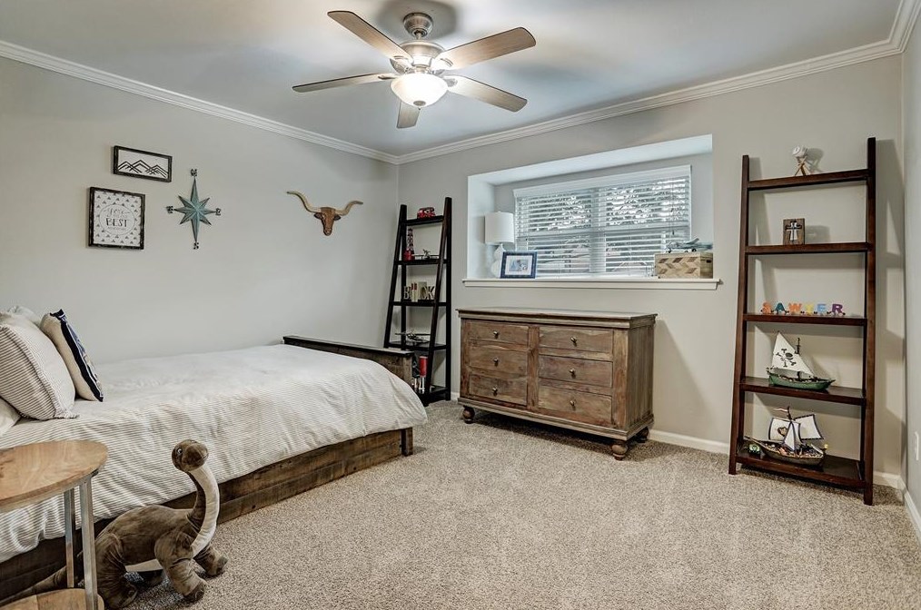 2335 Brookmere Dr, Houston TX  77008-1138 exterior