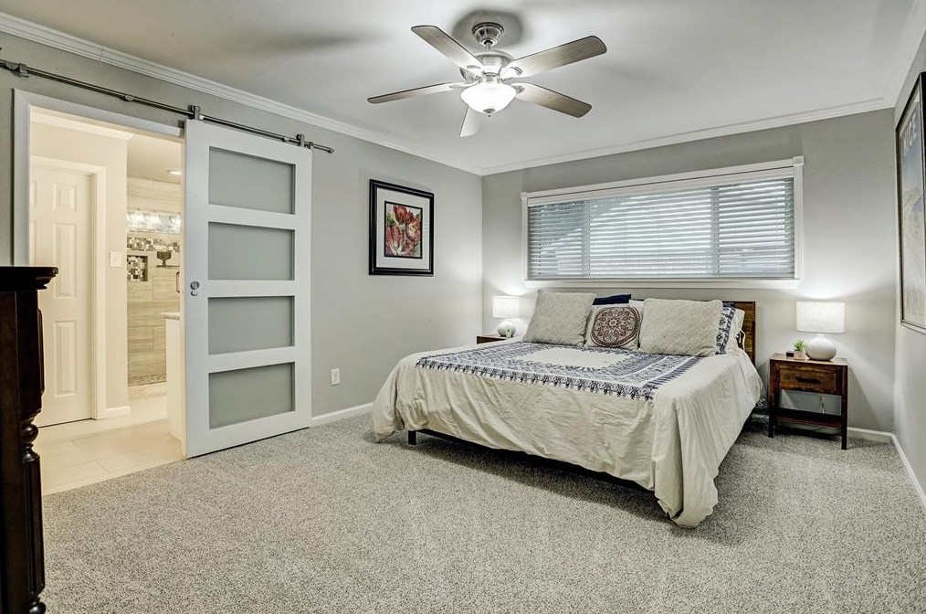 2335 Brookmere Dr, Houston TX  77008-1138 exterior