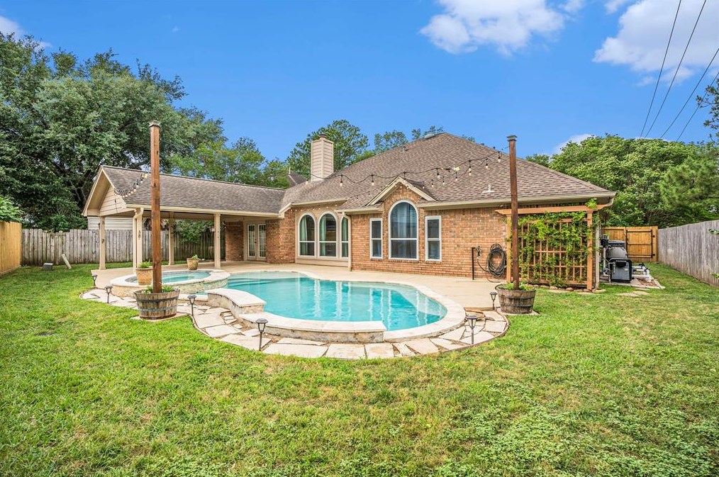 846 Maplewood Fls Ct, Houston TX  77062-2143 exterior