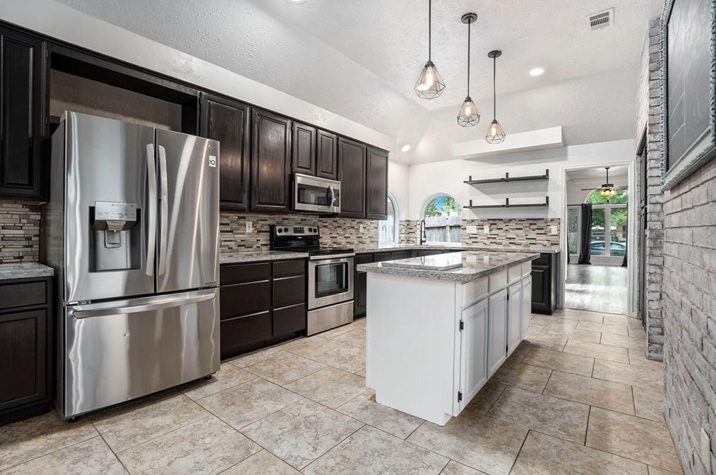 846 Maplewood Fls Ct, Houston TX  77062-2143 exterior