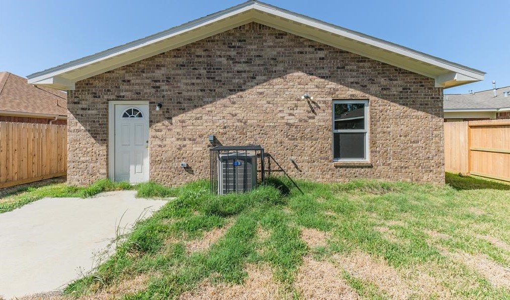 8614 Texas Acorn Ave, Houston TX  77078-1100 exterior