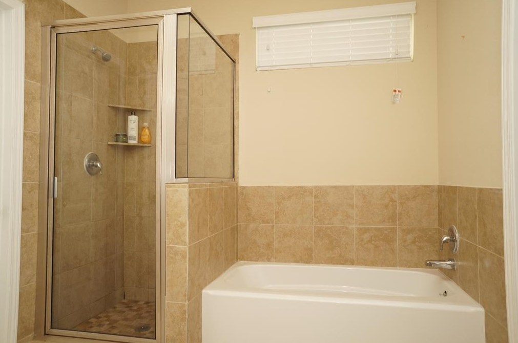 9930 Cobbs Cv Ln, Houston TX  77044-4501 exterior