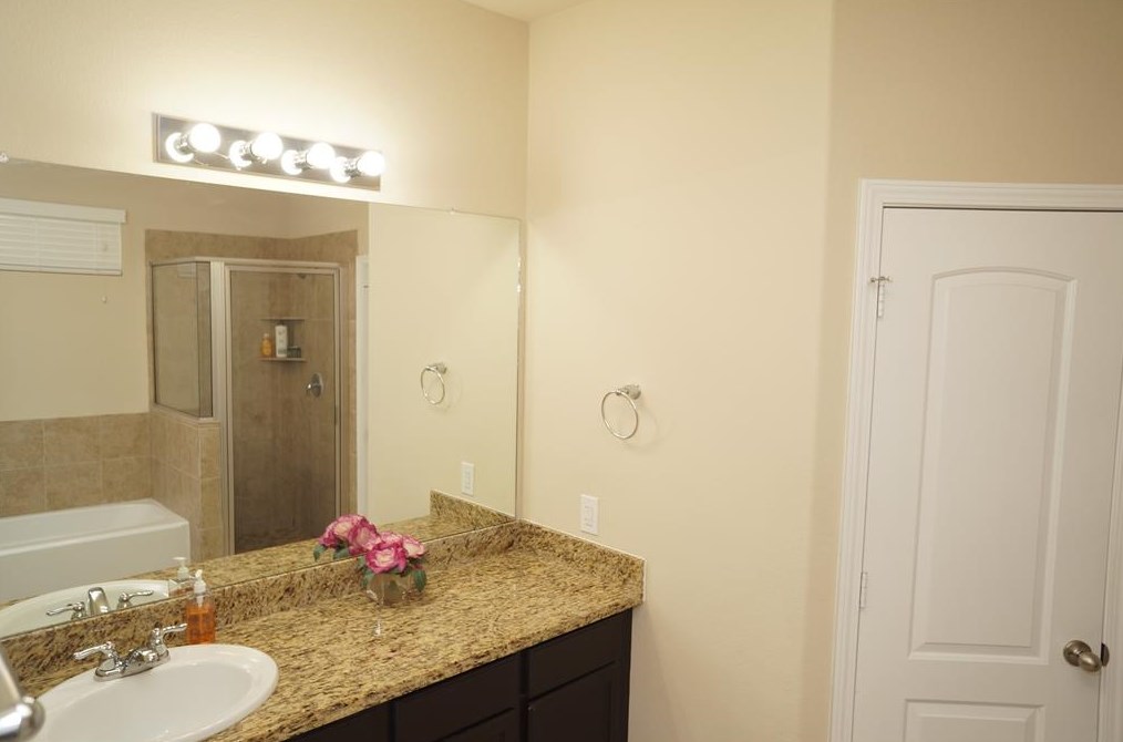 9930 Cobbs Cv Ln, Houston TX  77044-4501 exterior