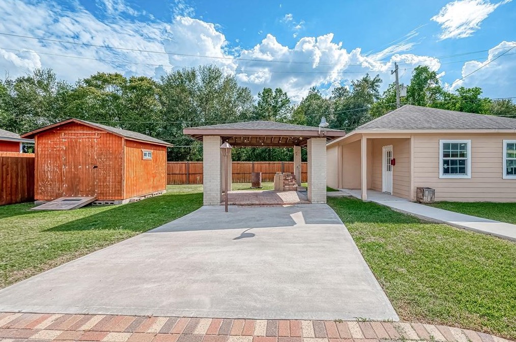 3706 Orange Grv Dr, Houston TX  77039-5814 exterior