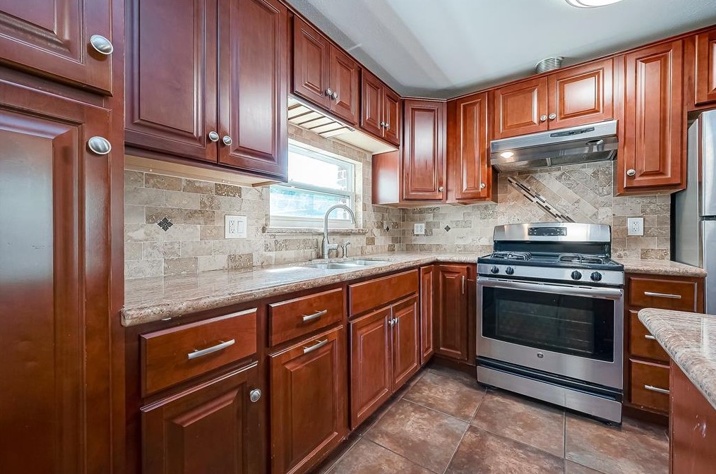 3706 Orange Grv Dr, Houston TX  77039-5814 exterior