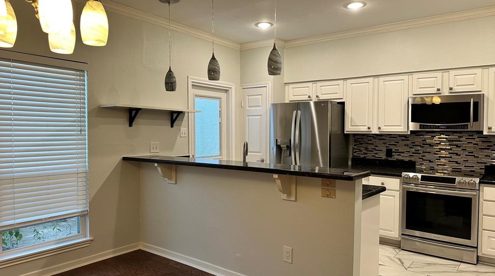 5868 Sugar Hill Dr, Houston TX  77057-2004 exterior