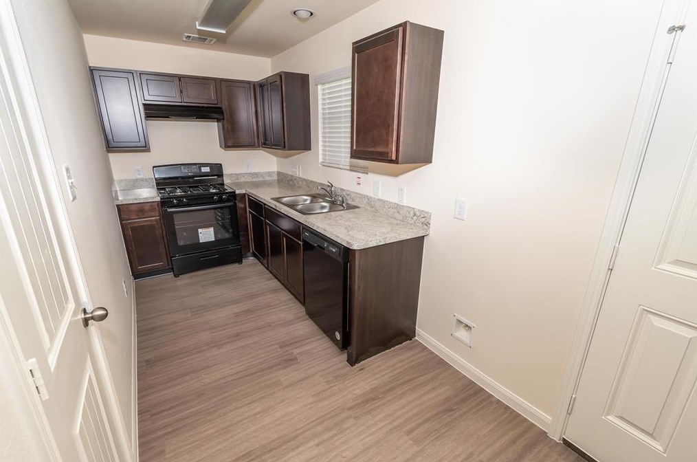 5855 Santa Bernadetta, Houston TX  77017-5987 exterior