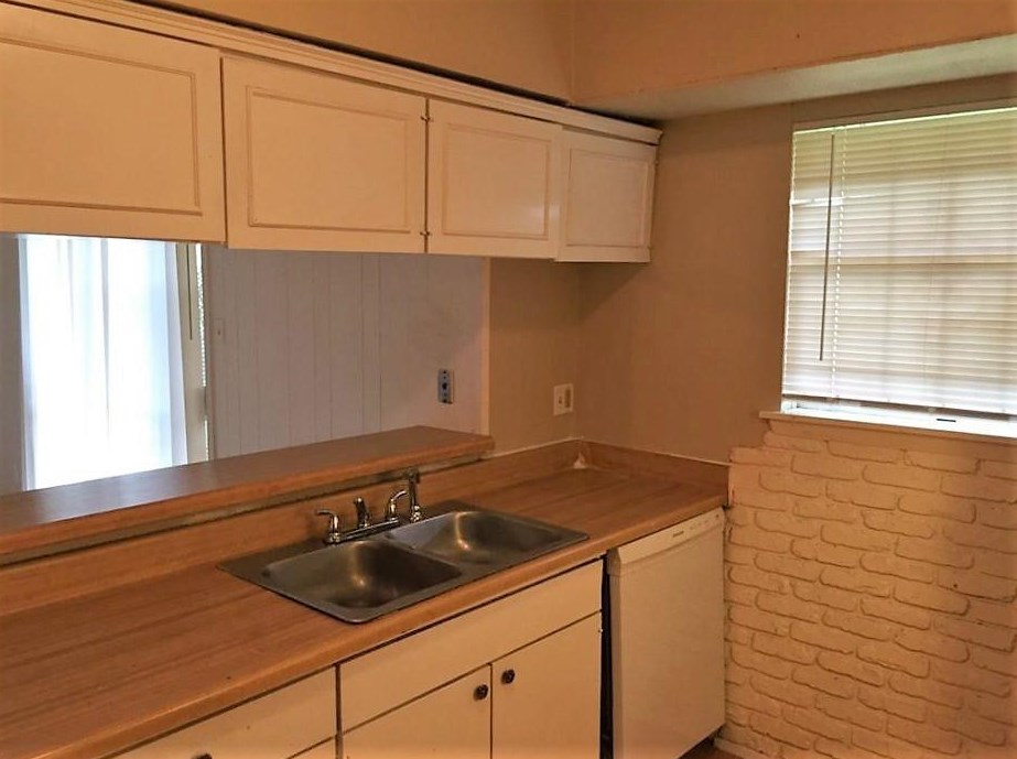 13030 White Heather Dr, Houston TX  77045-3432 exterior