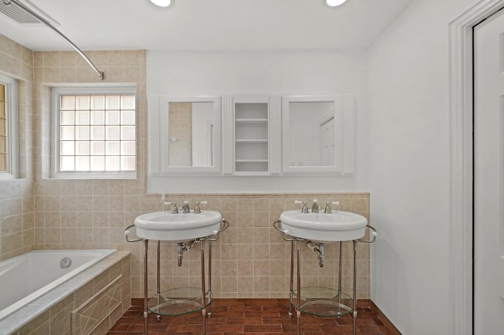 10710 Wickersham Ln, Houston TX  77027-4014 exterior