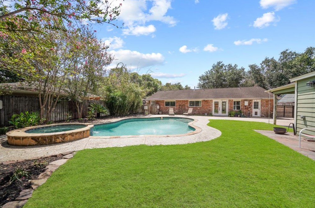 10710 Wickersham Ln, Houston TX  77027-4014 exterior
