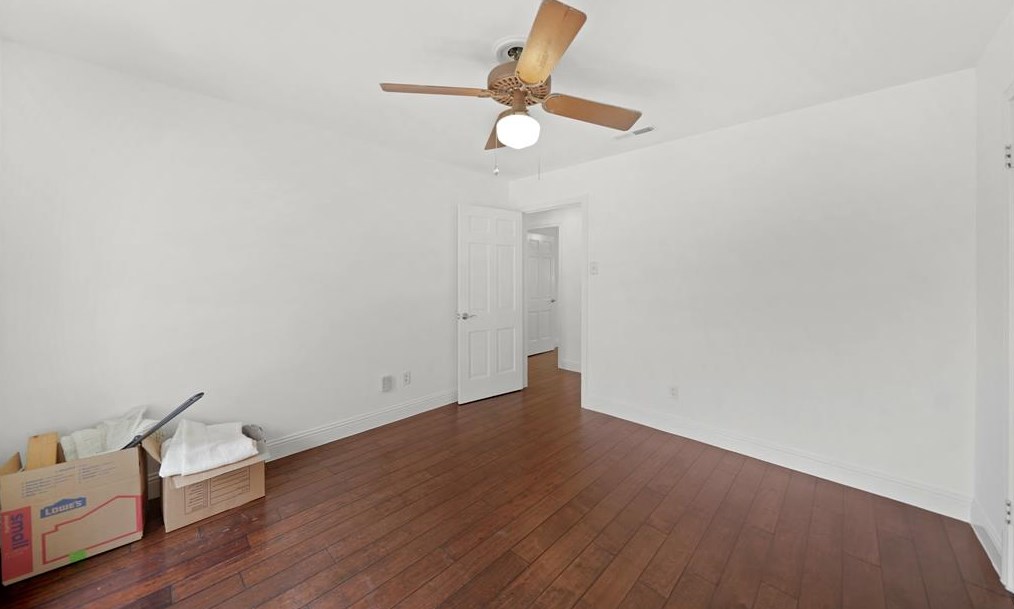 10710 Wickersham Ln, Houston TX  77027-4014 exterior