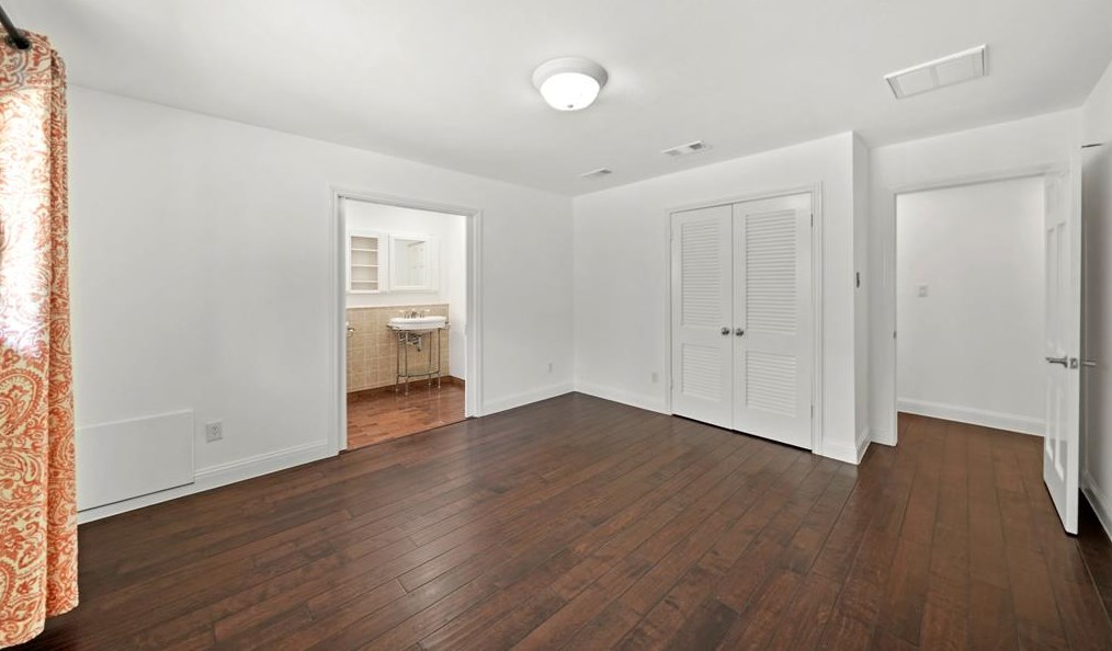 10710 Wickersham Ln, Houston TX  77027-4014 exterior