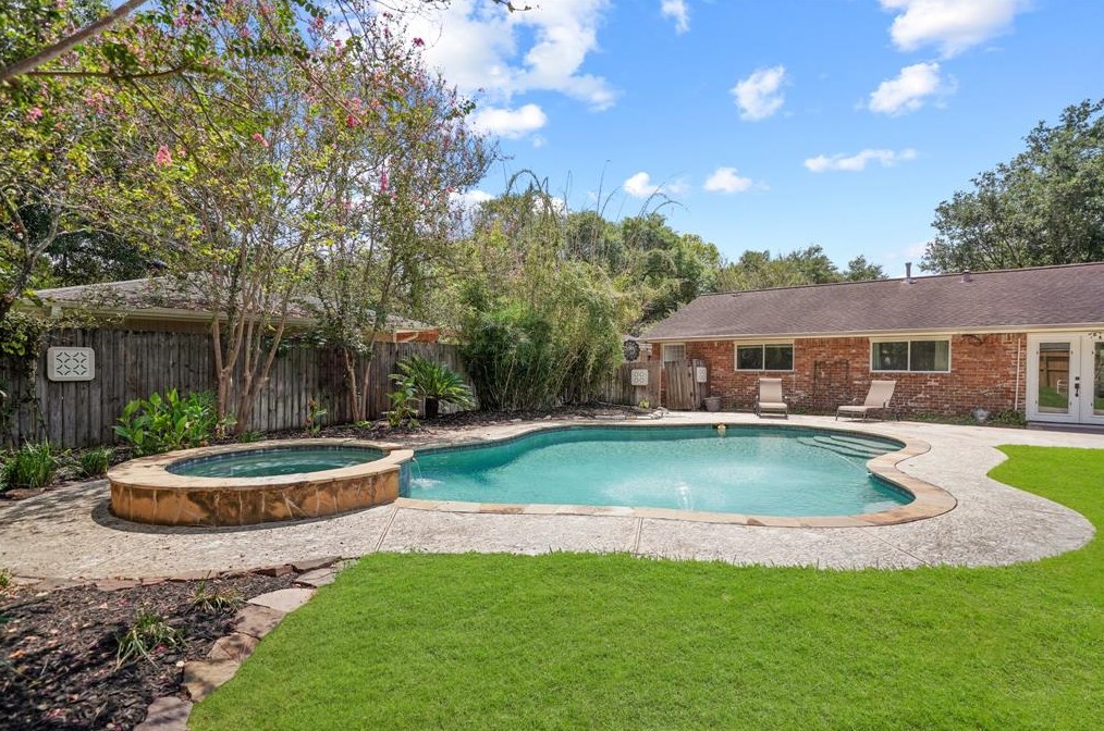 10710 Wickersham Ln, Houston TX  77027-4014 exterior