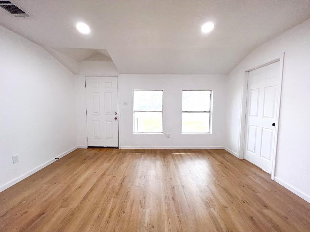 2423 Woodard St, Houston TX  77026-2459 exterior