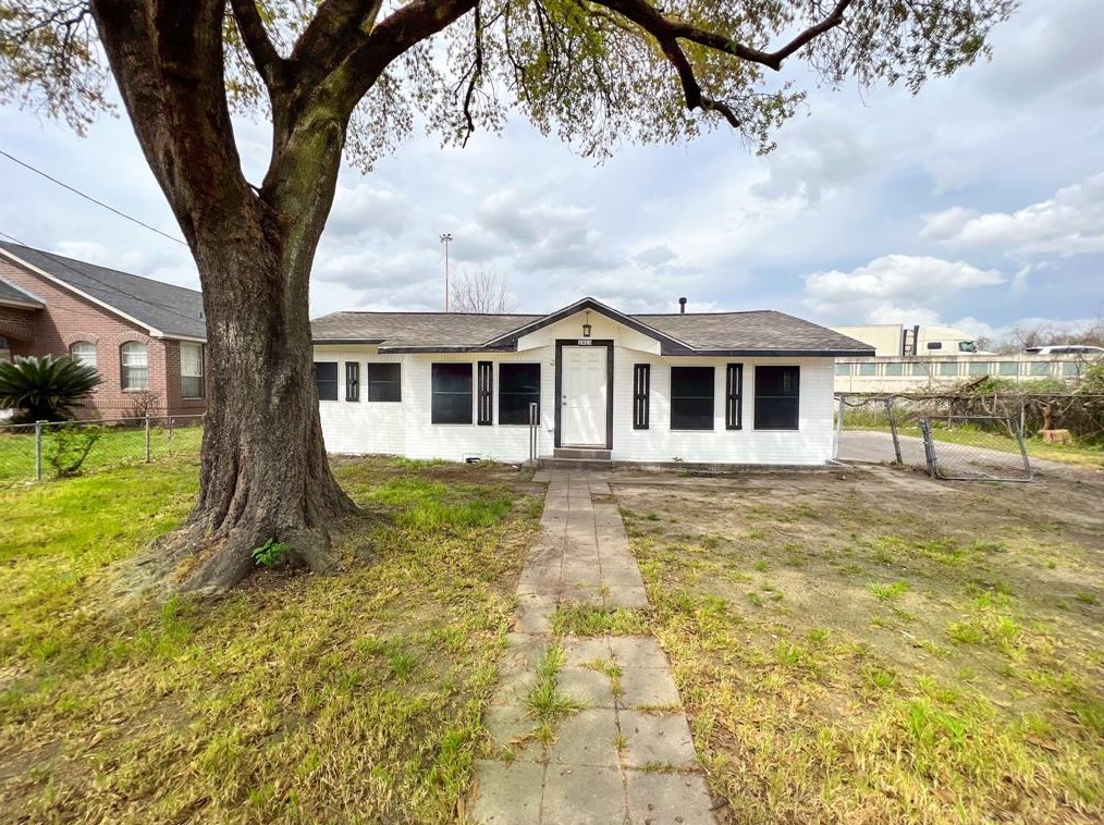 2423 Woodard St, Houston TX  77026-2459 exterior