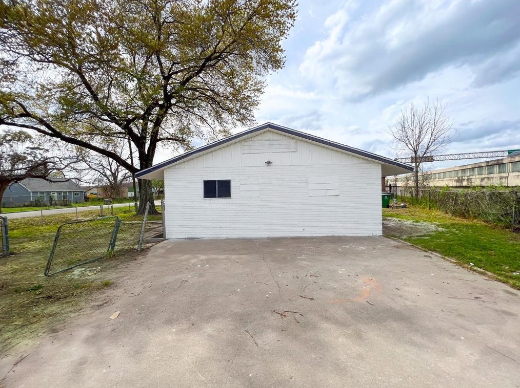 2423 Woodard St, Houston TX  77026-2459 exterior