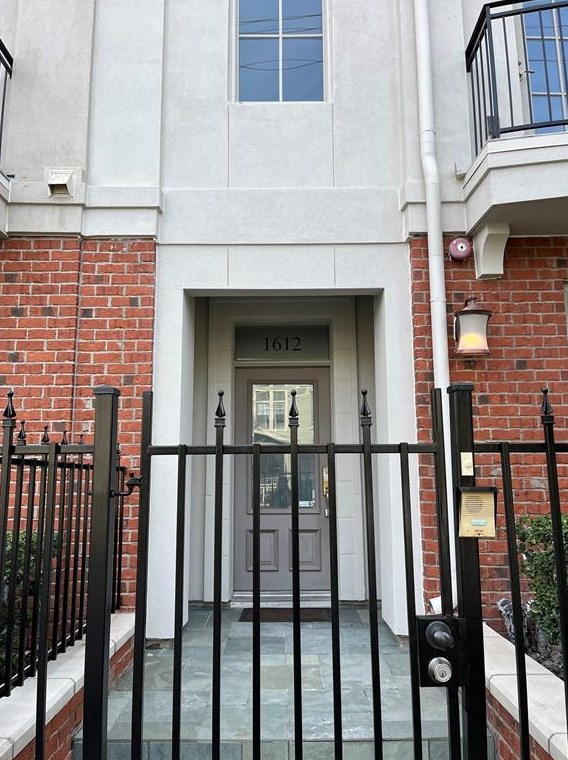 1612 Oakdale St, Houston TX  77004-5931 exterior