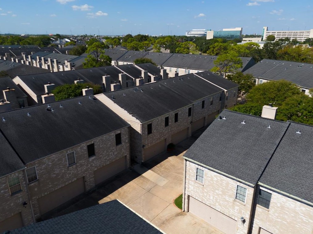 3068 Holly Hall St, Houston TX 77054-4133 exterior