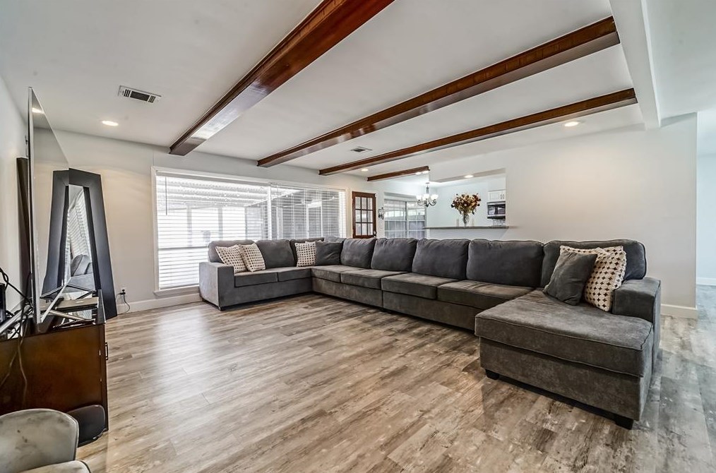 8206 Gdn Park Dr, Houston TX  77075-4637 exterior