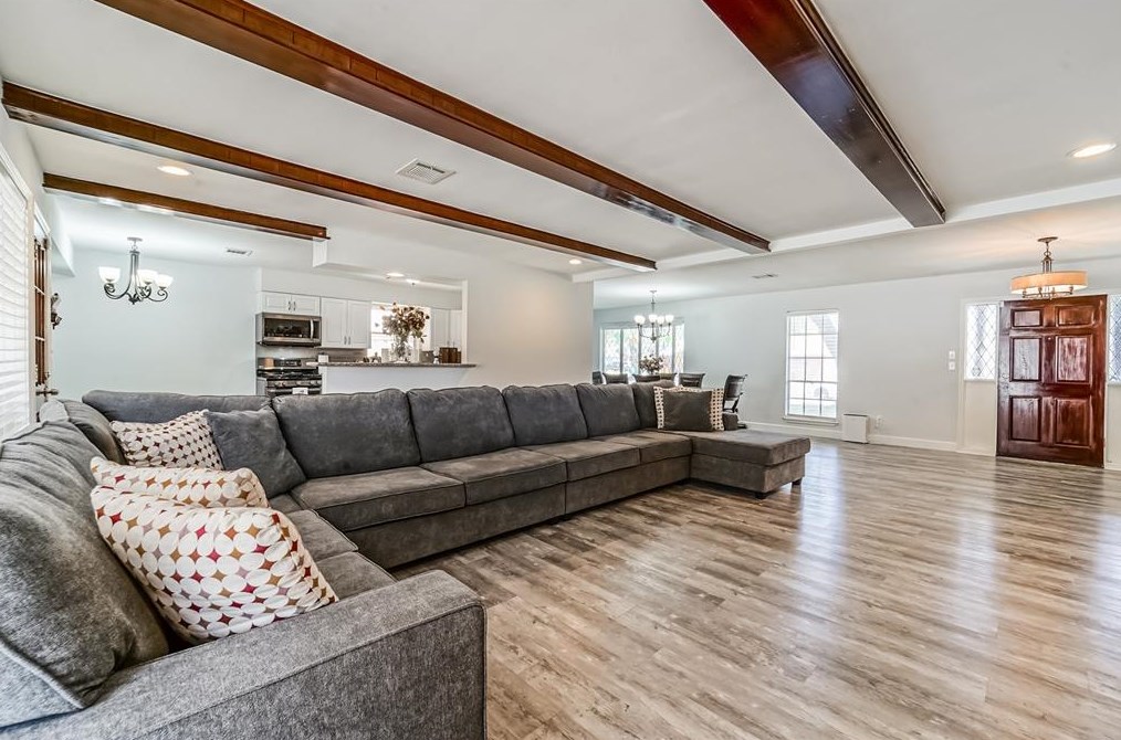 8206 Gdn Park Dr, Houston TX  77075-4637 exterior