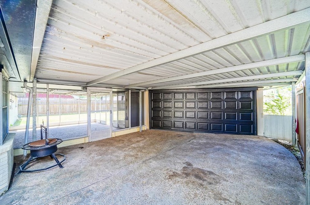 8206 Gdn Park Dr, Houston TX  77075-4637 exterior