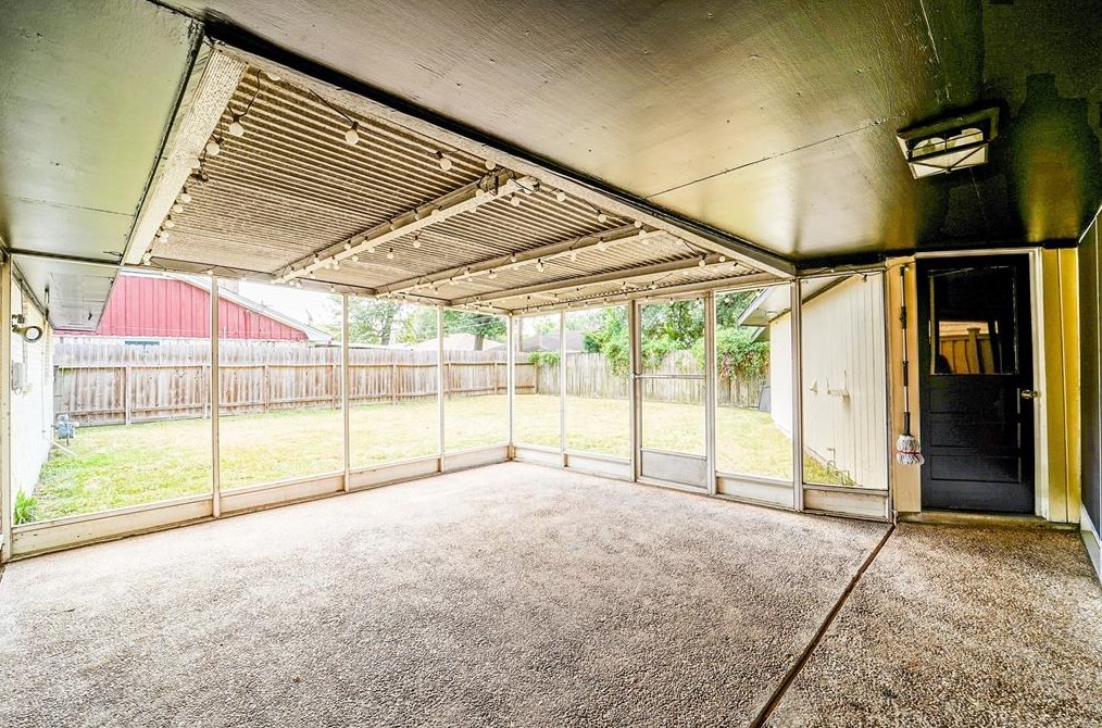 8206 Gdn Park Dr, Houston TX  77075-4637 exterior