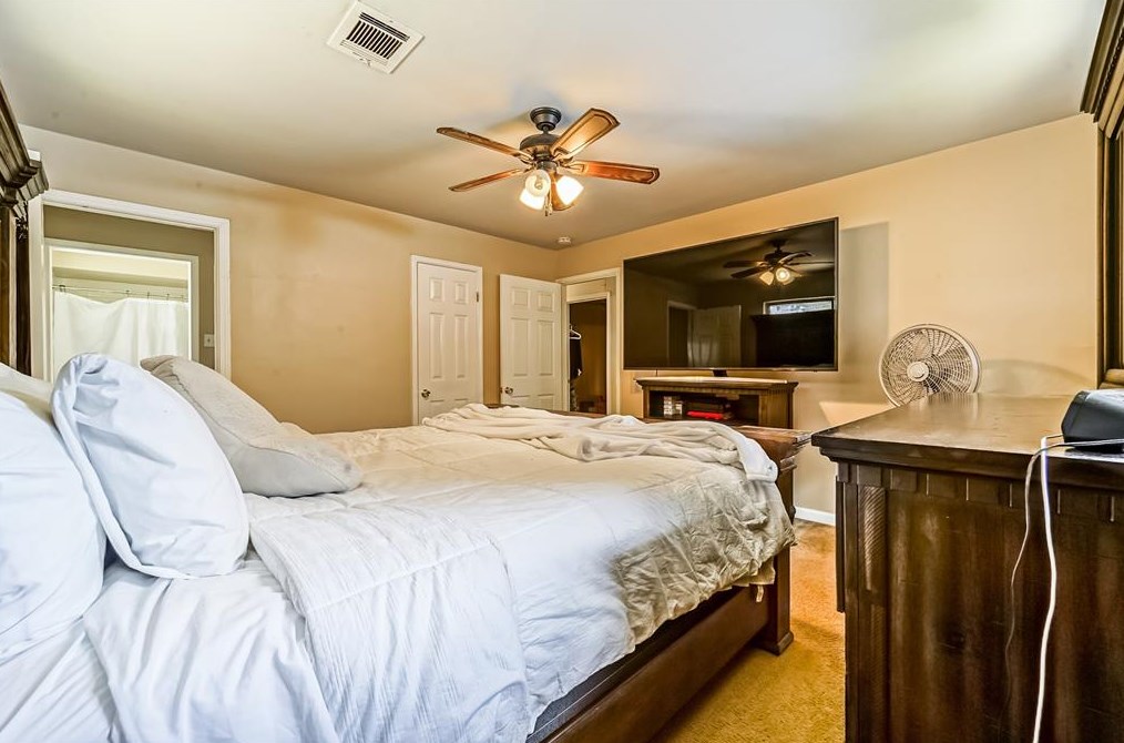 8206 Gdn Park Dr, Houston TX  77075-4637 exterior