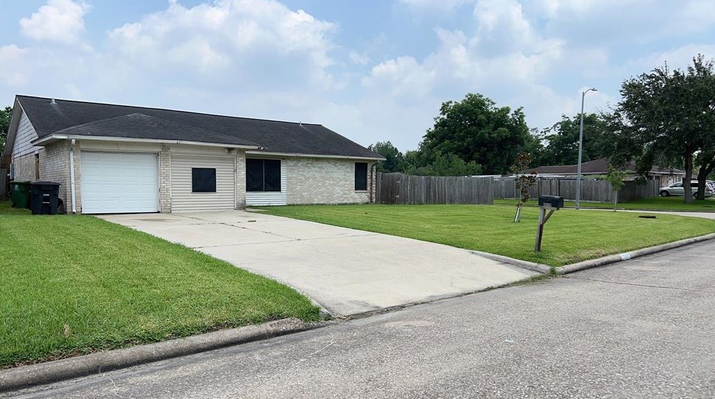12231 New Brunswick Dr, Houston TX  77089-6527 exterior