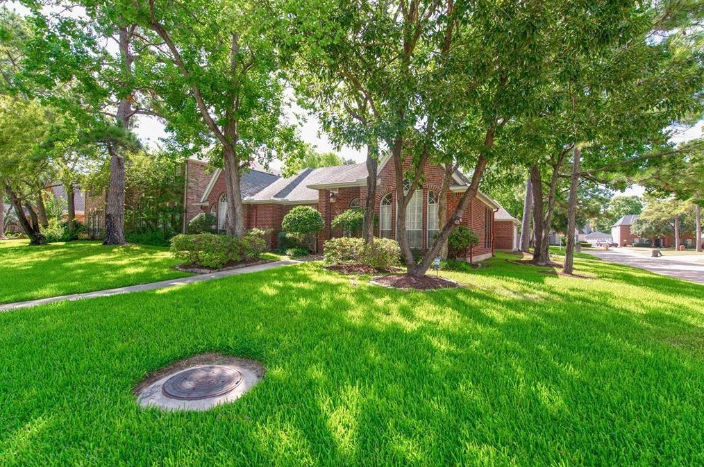 7911 Theiss Hill Dr, Spring TX  77379-6166 exterior