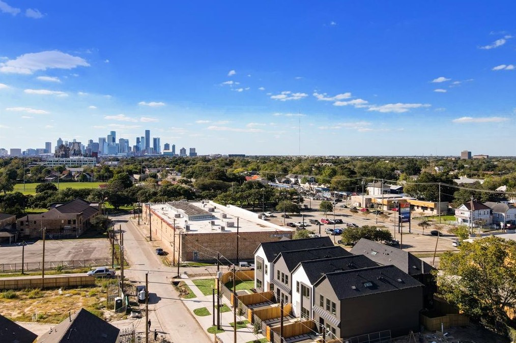 5209 Texas St, Houston TX  77011-4355 exterior