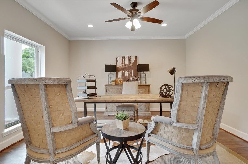 1106 Crossroads Dr, Houston TX  77079-5053 exterior