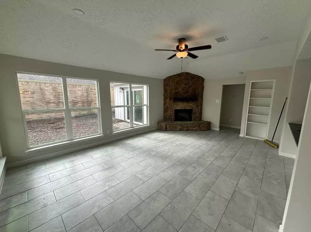 8323 Wind Veil Dr, Houston TX  77040-1448 exterior