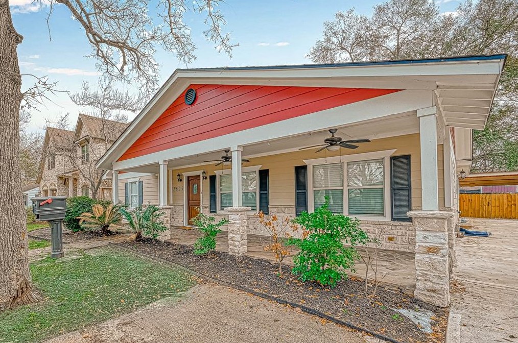 1609 Cheshire Ln, Houston TX  77018-4117 exterior