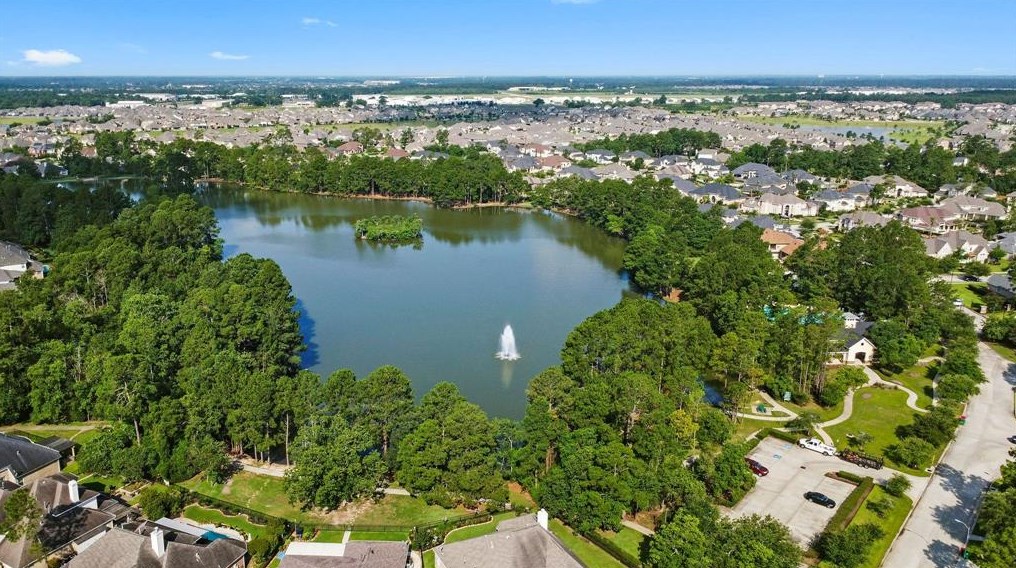 5915 Pinelake Xing Dr, Spring TX 77379-2531 exterior