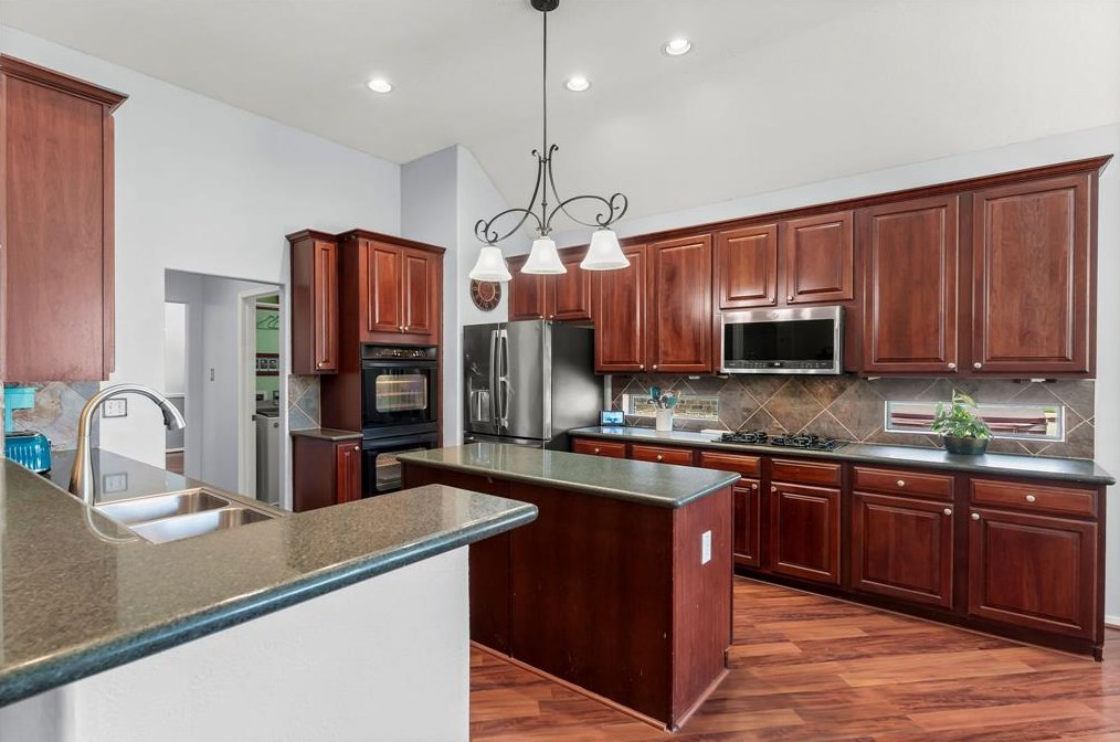 5915 Pinelake Xing Dr, Spring TX 77379-2531 exterior