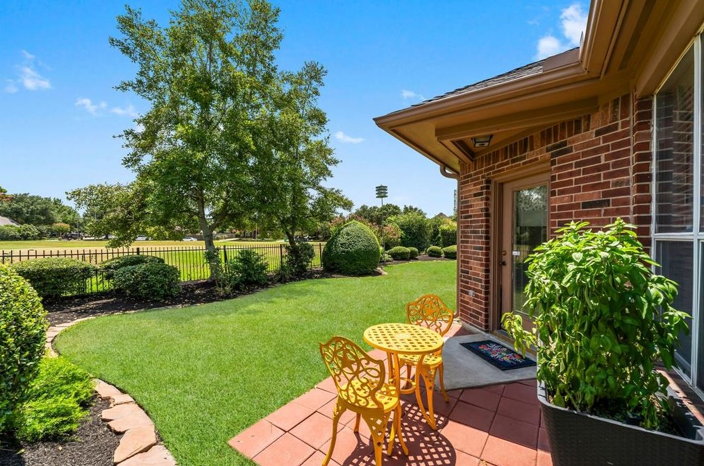 5915 Pinelake Xing Dr, Spring TX 77379-2531 exterior