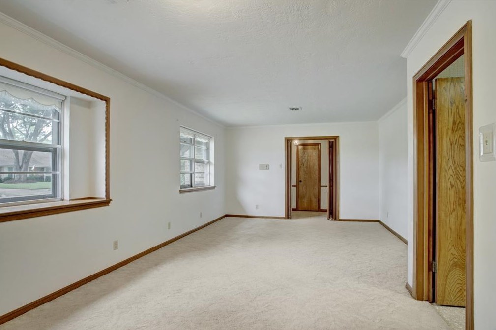 1822 Droxford Dr, Houston TX  77008-3104 exterior