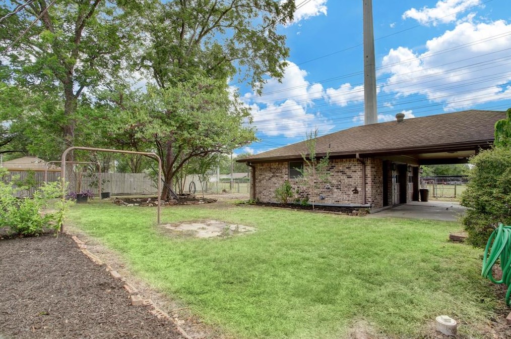 1822 Droxford Dr, Houston TX  77008-3104 exterior