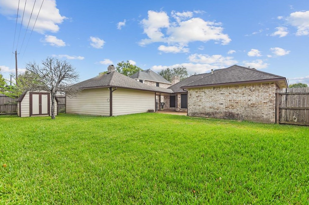 6835 Middlefield Dr, Pasadena TX 77505-5513 exterior